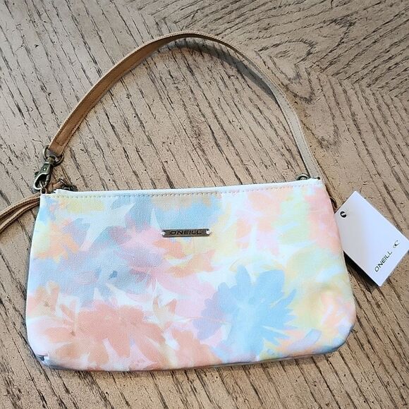 O'Neill Handbags - O'Neil floral purse NWT 💙
